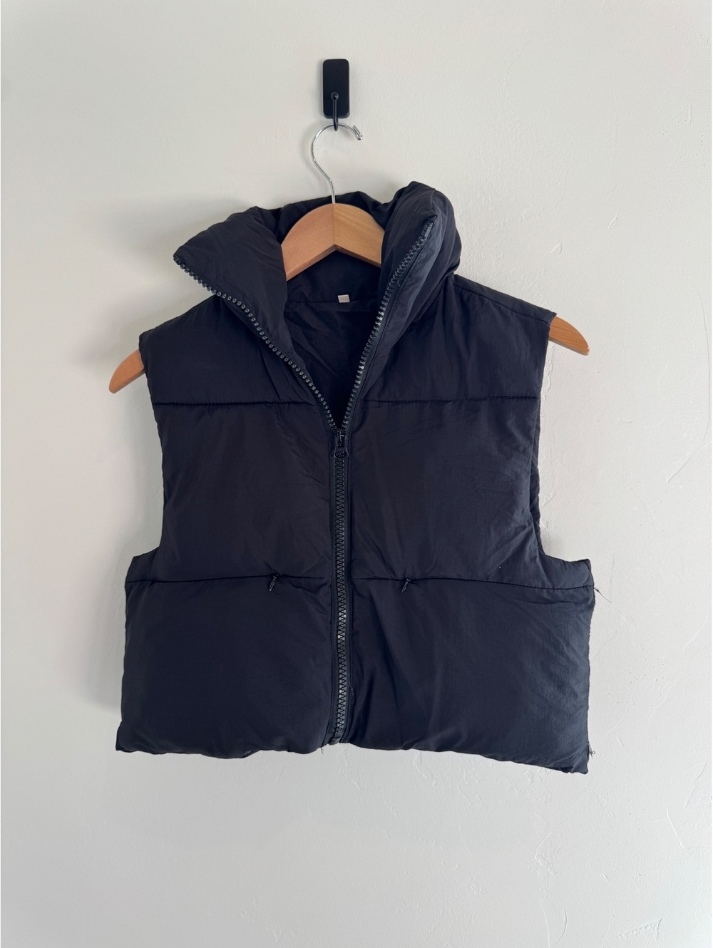 Boutique Black Cropped Puffer Vest – Size XS